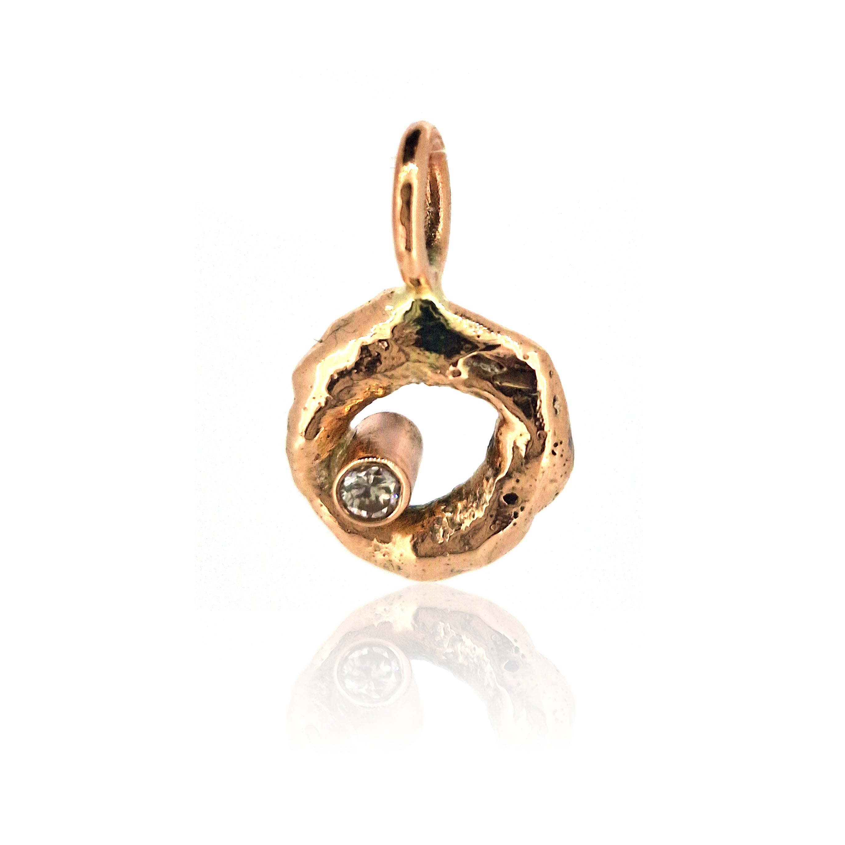 The final piece showcasing the Diamond and Rose Gold Molten Circle Pendant. Remodelled from our customers gold at Golden Snowdrop, the jewellers in Shaftebsury near Blandford. 
