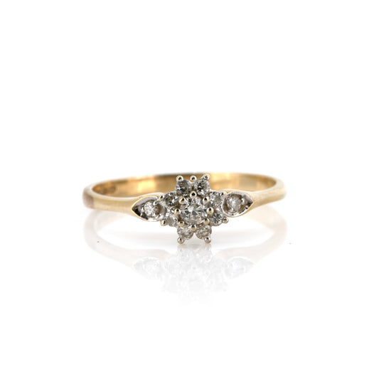 Vintage 9ct Yellow Gold Daisy Cluster ring